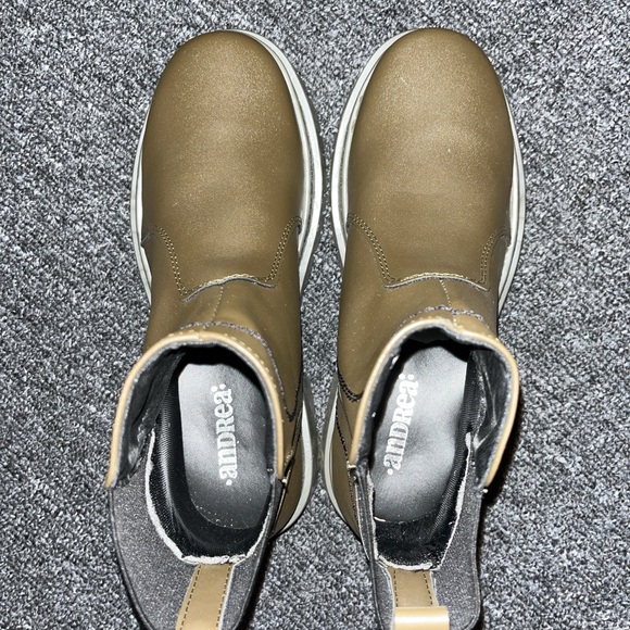 Green leather Chelsea boots with a punk vibe #grunge - Picture 3 of 6